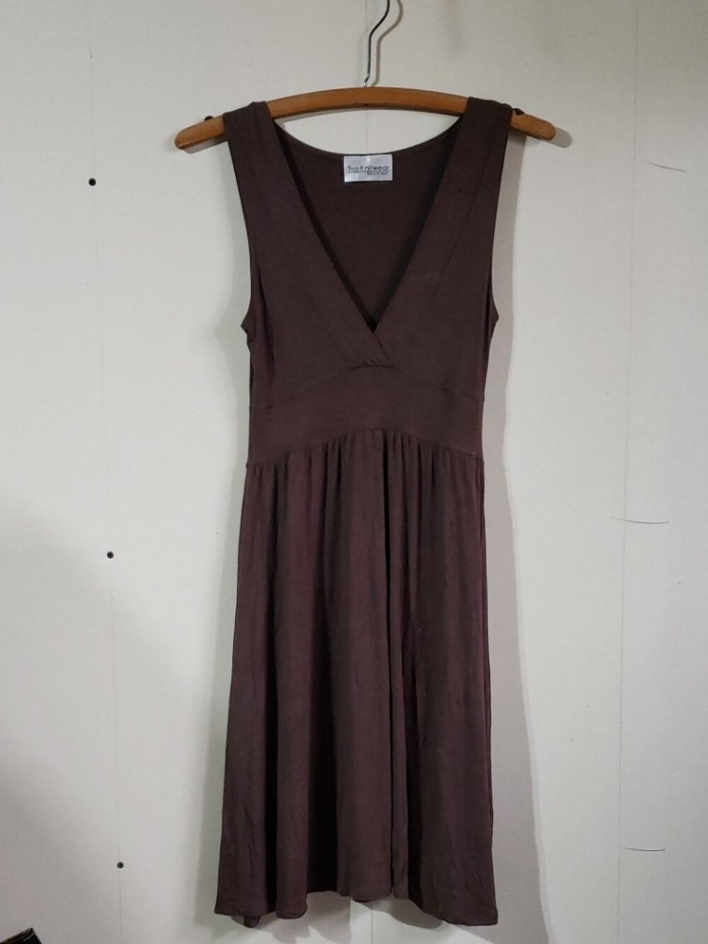 Trio Knitwear Stretchy Casual Brown Sleeveless V-neck Dress, Mid Length size S